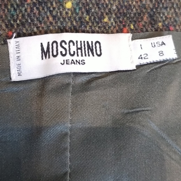 Sophisticated Moschino Duo of Jacket & Camisole. - Picture 15 of 16